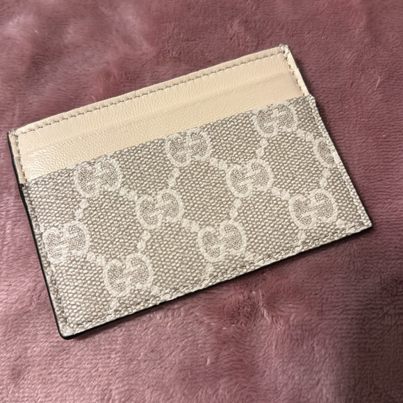brand new GUCCI cardholder w COA - Picture 2 of 3